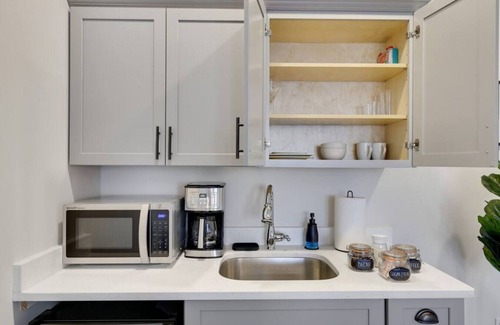 East Stroudsburg Apartment | L304 · The Lack - Queen Suite - B04