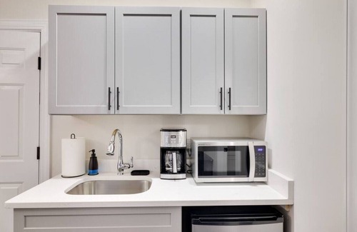 East Stroudsburg Apartment | L304 · The Lack - Queen Suite - B04