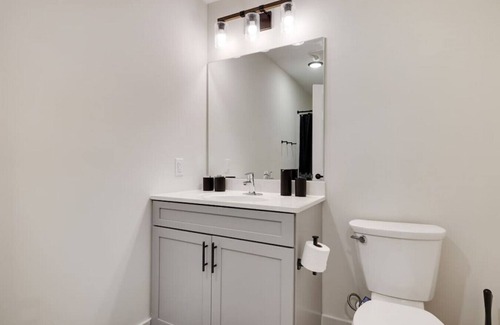 East Stroudsburg Apartment | L305 · The Lack -Double Queen Bay Suite - B05