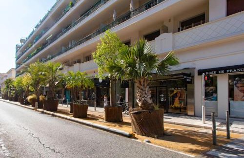 Jean-Medecin Apartment | L53 1BR Hotel des Postes, Place Massena Terrace & AC