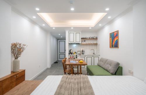 Thanh Nhan Apartment | La Belle Vue in Central-Rooftop Garden Pool-Elavator-Airport Pickup