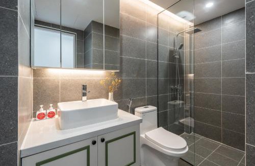 Thanh Nhan Apartment | La Belle Vue in Central-Rooftop Garden Pool-Elavator-Airport Pickup