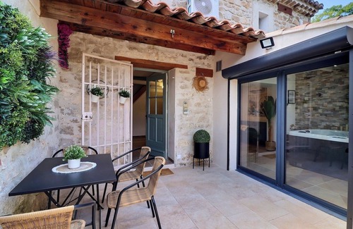 Mouries House | La Bohème 3 Mouries Centre, au Coeur des Alpilles: Superbe T2 Avec Patio et Spa