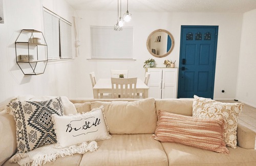 Apache Shores Cottage | La Bohéme Austin Lake House