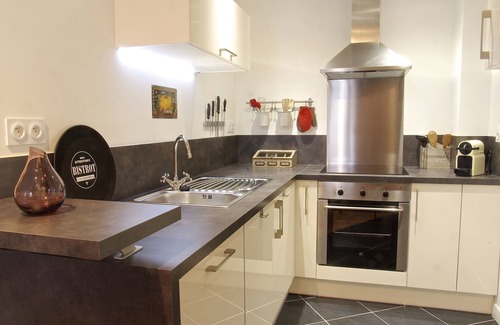 Hotel de Ville - Quinconces Apartment | La Bourse - Charming, well-kept 56 m2 apartment on the 4th floor (no elevator)