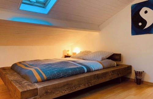 Hourtin Bed & Breakfast | LA CABANE" room with heated pool and forest view.