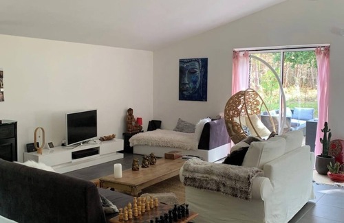 Hourtin Bed & Breakfast | LA CABANE" room with heated pool and forest view.