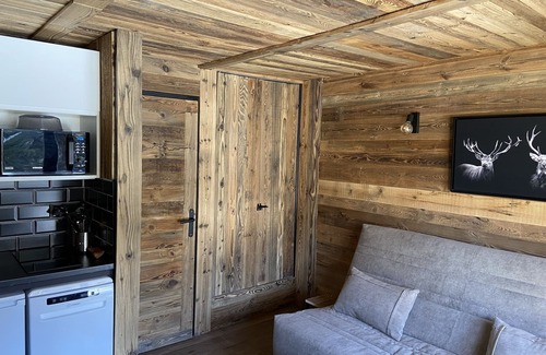 Saint-Chaffrey Apartment | La Cabane- Wooden studio with mountain corner and garden