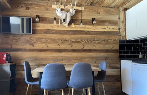 Saint-Chaffrey Apartment | La Cabane- Wooden studio with mountain corner and garden
