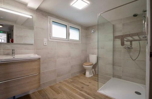 Montauban House | La cahute, Gîte avec jardin pour 15 personnes