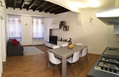Old Town Apartment | La Campanella