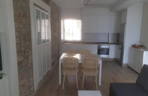 Fisterra Apartment | La Casa de Ana en Fisterra se Ubica en una Antigua Fábrica de Salazón de 1805