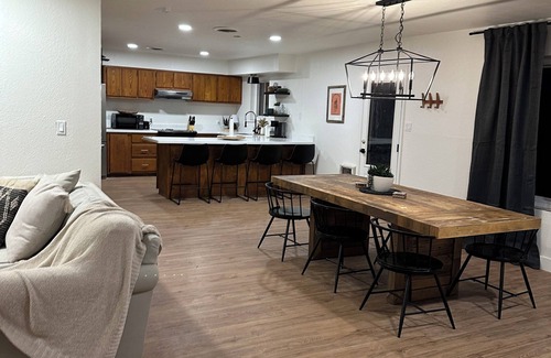 Yuma House | La Casa de Burro, Newly remodeled family and pet friendly home with a pool!