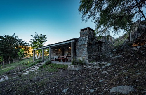 Andes House | La Casa de la Cascada