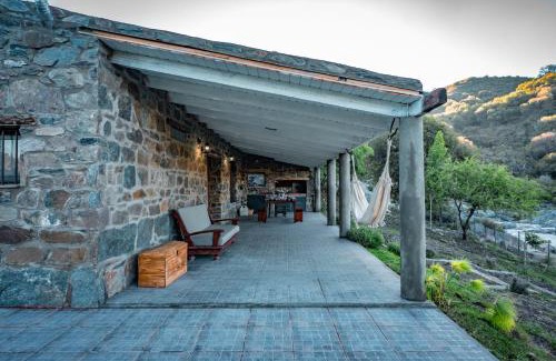 Andes House | La Casa de la Cascada