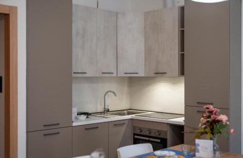 Lovere Apartment | La Casa dei Carta-new & chic