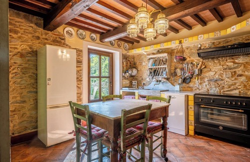 Buti Villa | La Casa dei Ricordi - Three Bedroom Villa, Sleeps 9