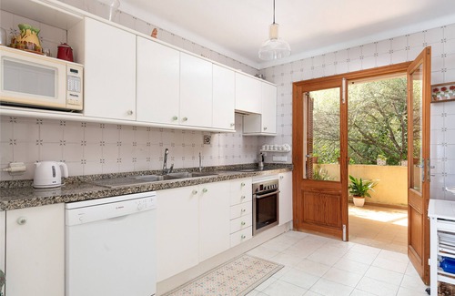 Alcanada House | LA CASA DEL FAR - Wonderful semi-detached house facing the sea in Alcanada. Free WiFi.