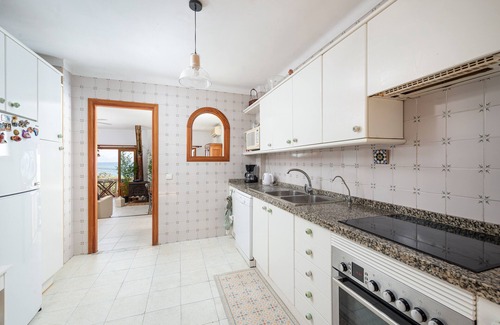 Alcanada House | LA CASA DEL FAR - Wonderful semi-detached house facing the sea in Alcanada. Free WiFi.
