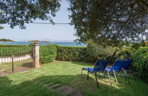 Alcanada House | LA CASA DEL FAR - Wonderful semi-detached house facing the sea in Alcanada. Free WiFi.