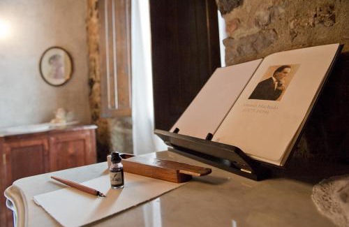 Santa Pau House | La Casa dels Poetes