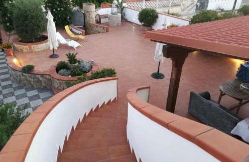 San Pietro in Bevagna Villa | La casa di Clelia Torre colimena porto cesareo salento esclusiva 2 piani con 6 camere doppie 3 bagni posti auto terrazza giardino 5 minuti dal mare