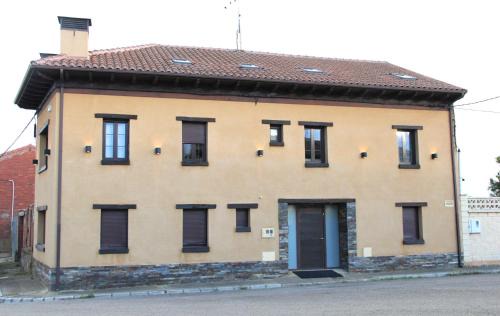 Valverde de la Virgen House | La Casa Vieja de Robledo
