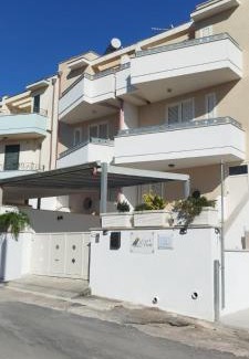 Torre San Giovanni Apartment | LA CASA DI CLAUDIA "attico con strepitosa vista mare 4 posti letto"