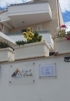Torre San Giovanni Apartment | LA CASA DI CLAUDIA "attico con strepitosa vista mare 4 posti letto"