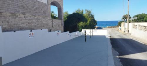 Torre San Giovanni Apartment | LA CASA DI CLAUDIA "attico con strepitosa vista mare 4 posti letto"