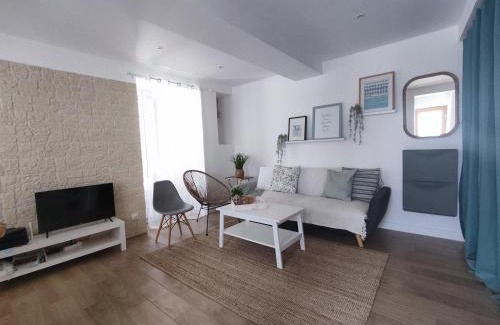 Opoul-Perillos House | La Casa Rosa