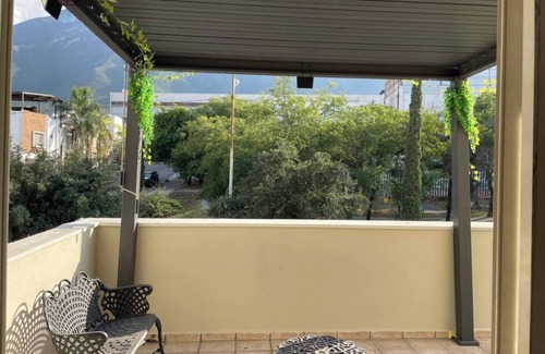Monterrey House | La Casa Rosa Monterrey - Mountain View and Shopping Mall