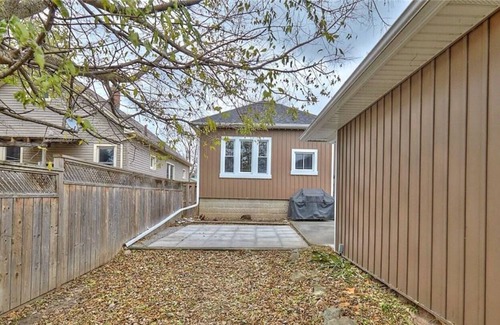 York - Haig House | La Casita: Private, Modern, Open Concept, Clean, Newly Renovated All on 1 Floor