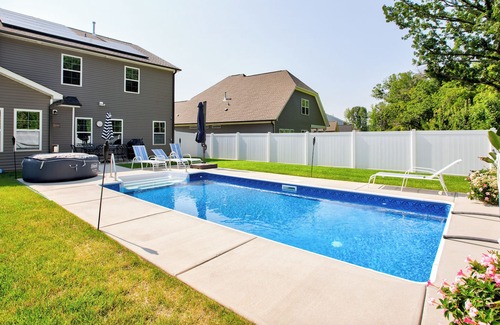 Lewisville House | La Casona: Pool, Hot Tub, King Bed, Theater Room, 17 min to Winston-Salem