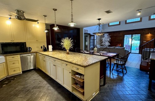 Gainesville House | La Casona: Spacious 6-bedroom house, outdoor pool, and new pickleball court!