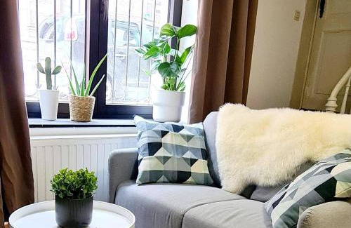 Saint-Laurent Apartment | La cave de Nana