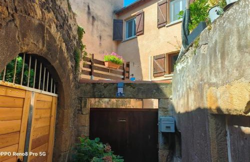 Saint-Amant-Tallende House | La chacuniere
