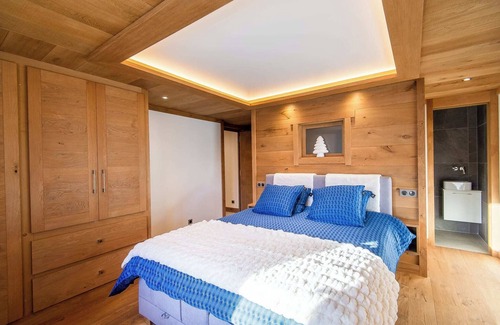 Montvalezan Bed & Breakfast | La Chambre Abondance in Savoie
