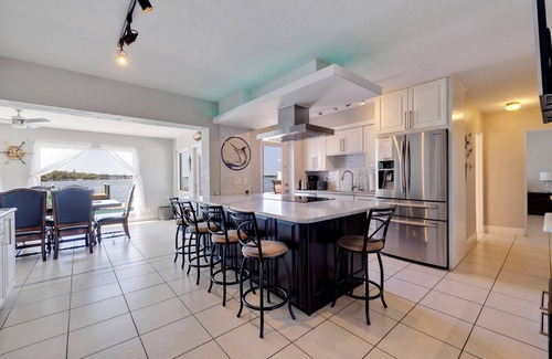 St. Petersburg - Clearwater House | La Dolce Vita Private Waterfront 3 Bedroom Pool Home