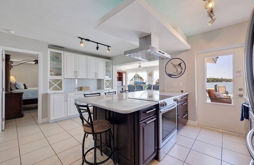 St. Petersburg - Clearwater House | La Dolce Vita Private Waterfront 3 Bedroom Pool Home