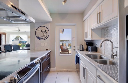 St. Petersburg - Clearwater House | La Dolce Vita Private Waterfront 3 Bedroom Pool Home