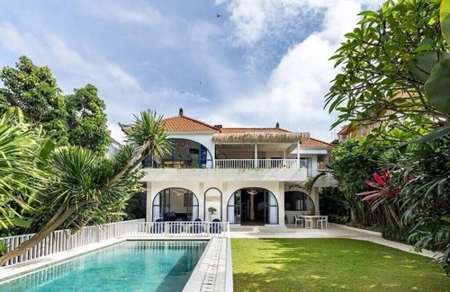Padonan Villa | La Familia luxury villa - swimming pool in spacious private garden