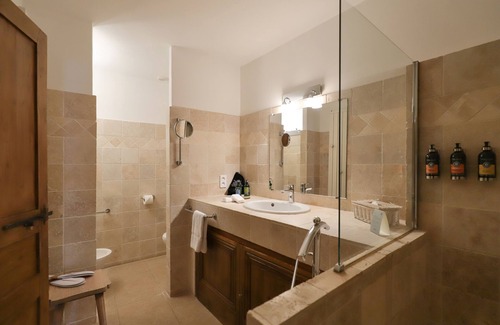 Gordes Hotel | La Ferme de la Huppe
