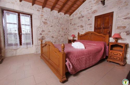 La Garde-Adhemar Bed & Breakfast | La Ferme Des Rosières - Chambres