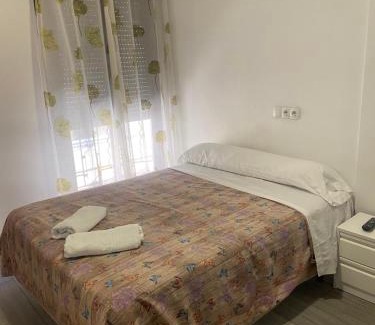 Zaragoza Centro House | La Ferroviaria - Pequeña Suite De 1 Dormitorio Con Salón y Office más Baño Privado - Prohibido Fumar- Sin Ascensor-