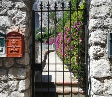 Marina Piccola Apartment | La Finestra sui Faraglioni