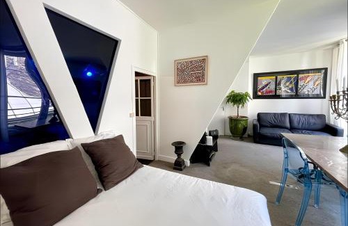 3rd Arrondissement Apartment | La Galerie des Archives-Unique and élégant Gem-MARAIS