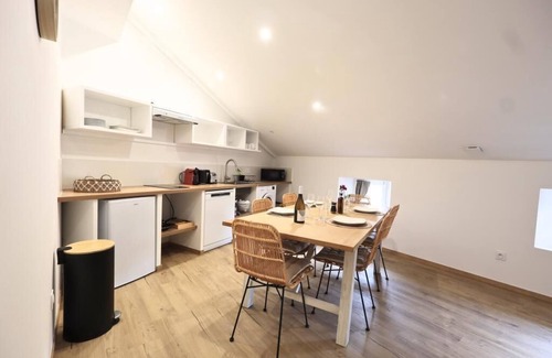 Camaret-sur-Aigues Apartment | La Grande Échappée Bohème - Large Loft Studio