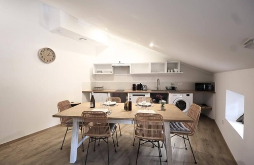 Camaret-sur-Aigues Apartment | La Grande Échappée Bohème - Large Loft Studio
