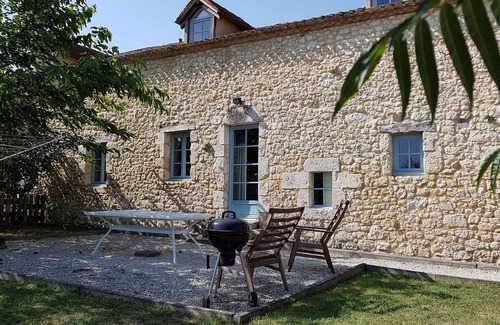 Conne-de-Labarde Cottage | La Grange aux Oiseaux" charming gîte